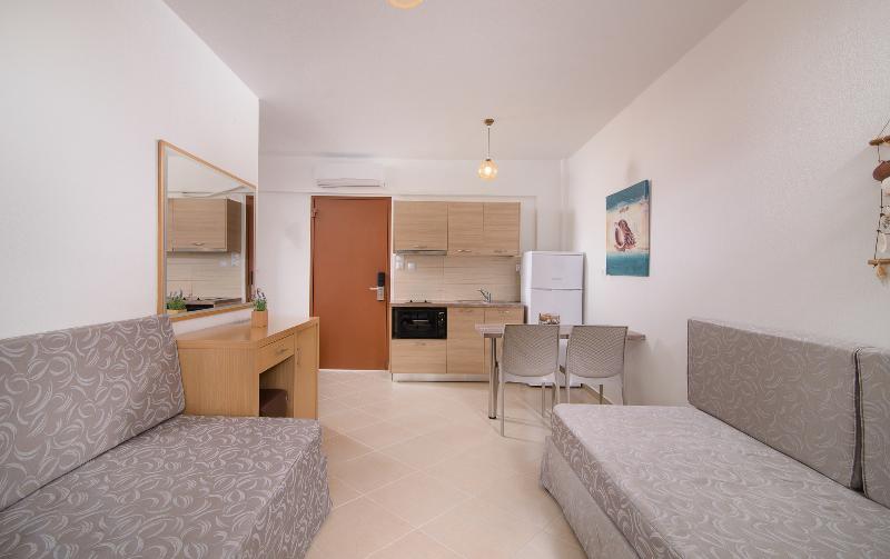Apanemia Apartments by Flegra Collection - Oda