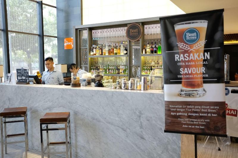 Four Points By Sheraton Jakarta, Thamrin - Bar