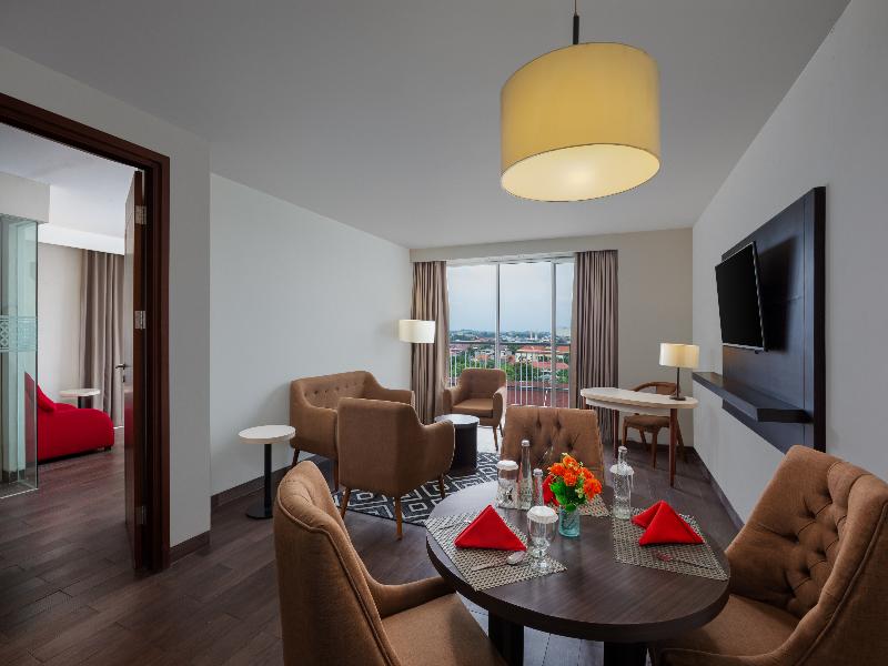 Amandaru Hotel Pekalongan - Oda