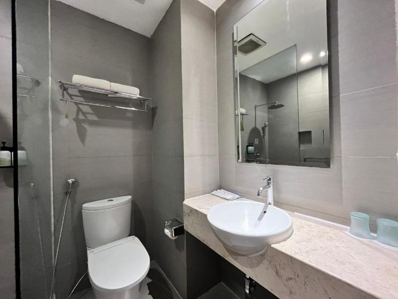 Amandaru Hotel Pekalongan - Oda