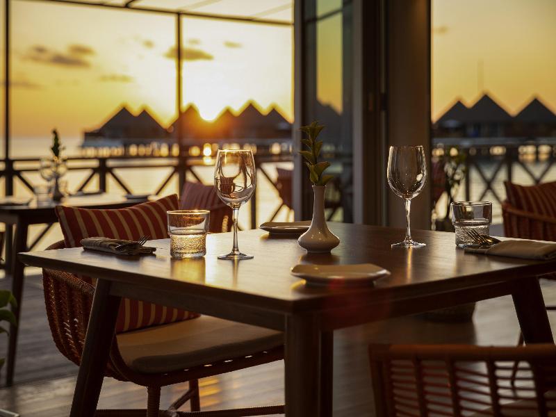 Mercure Maldives Kooddoo Resort - Restoran