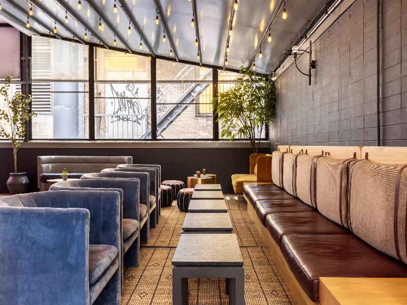 Arlo Nomad - Bar