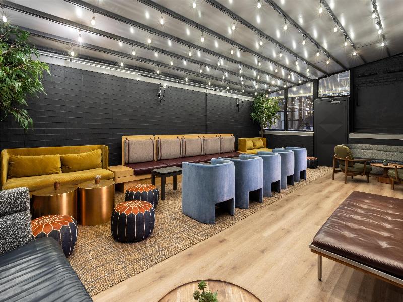 Arlo Nomad - Bar