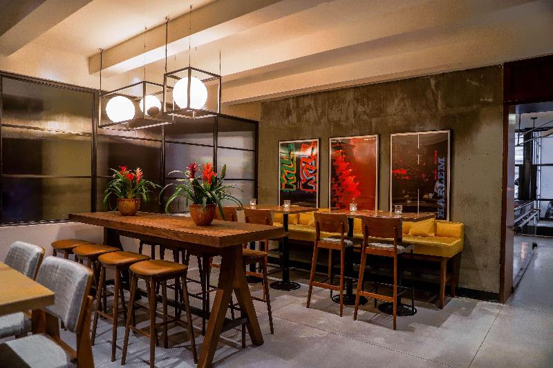 Arlo Nomad - Bar