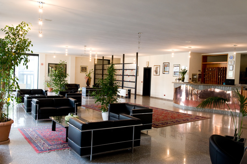 Hotel90 - Lobi