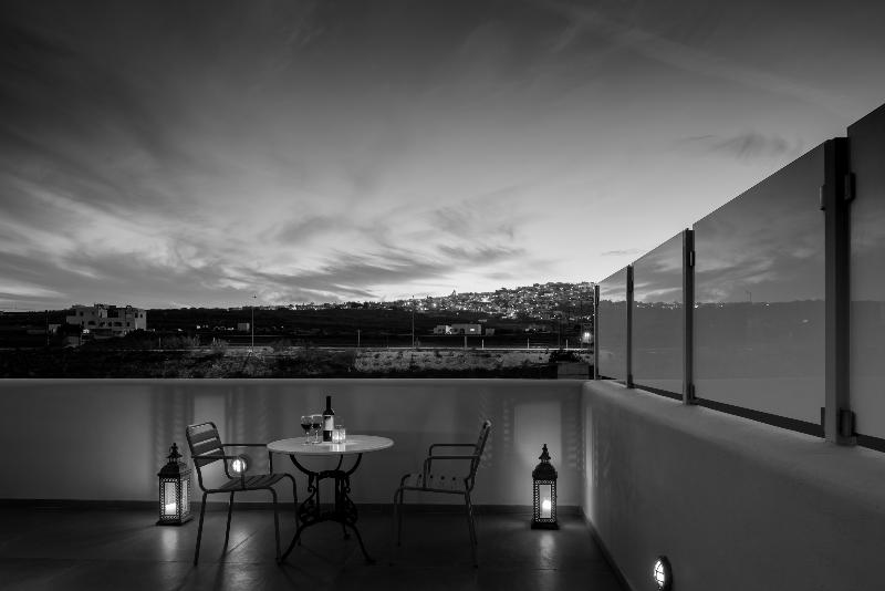 Aliter Suites - Teras