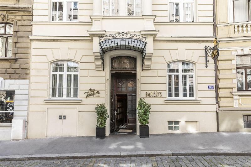 Hotel Josefine - Genel