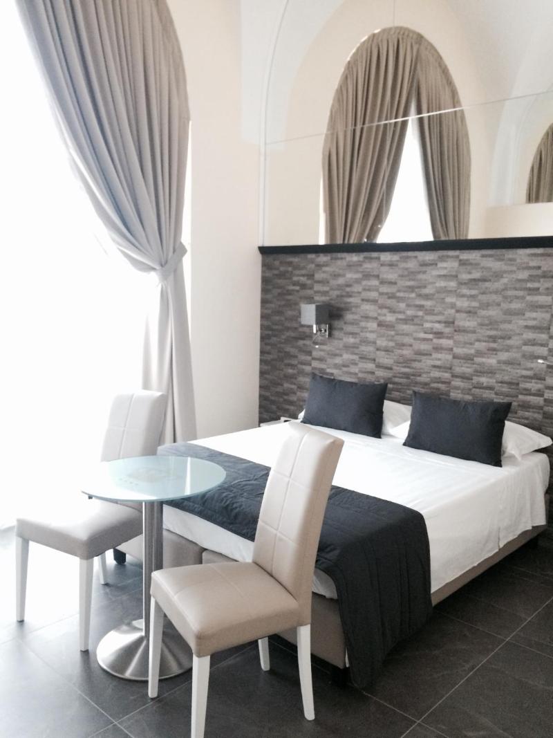 Boutique Hotel Piazza Carità - Genel