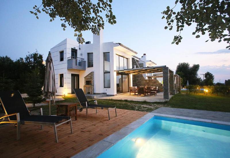 Sunny Sani Luxury Villas - Lobi