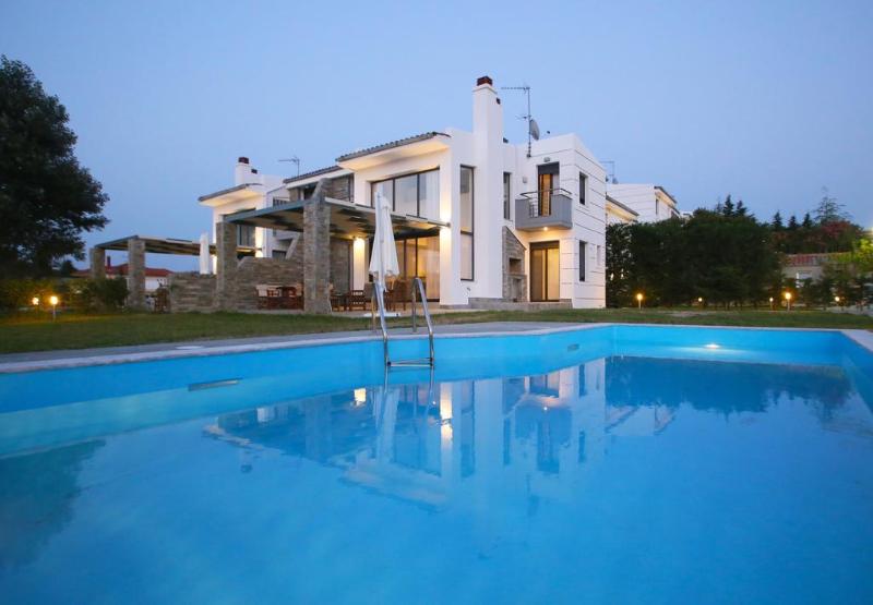 Sunny Sani Luxury Villas - Oda