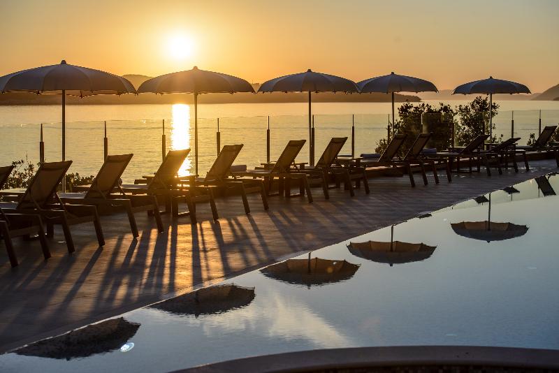 Royal Blue hotel - Havuz
