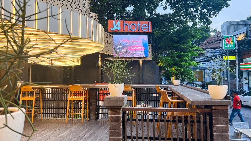 J4 Hotels Legian - Bar