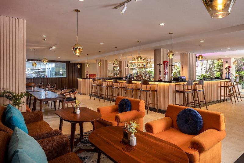 J4 Hotels Legian - Bar