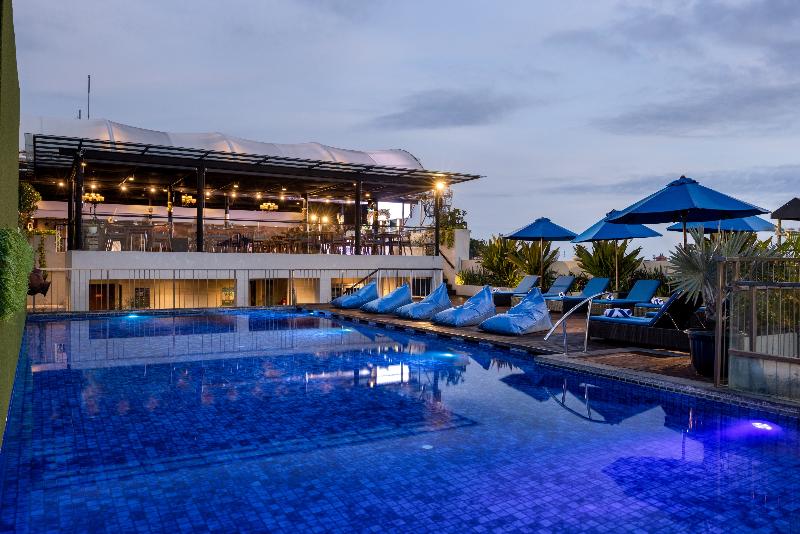 J4 Hotels Legian - Havuz