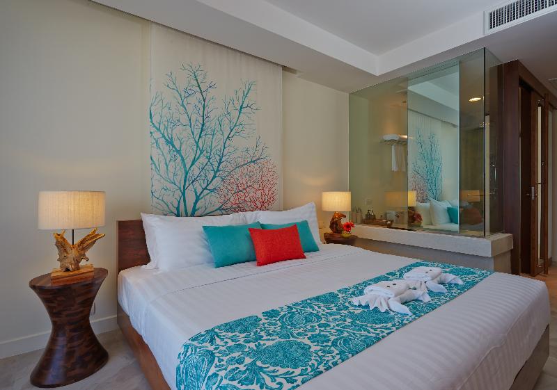 Bandara Phuket Beach Resort - Oda