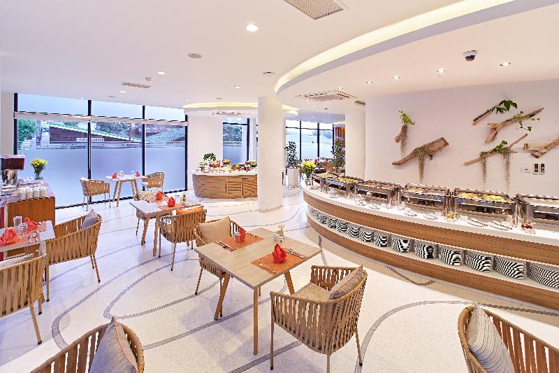Bandara Phuket Beach Resort - Restoran