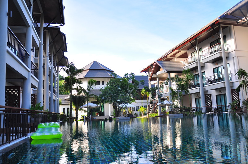 Navatara Phuket Resort SHA Extra+ - Havuz