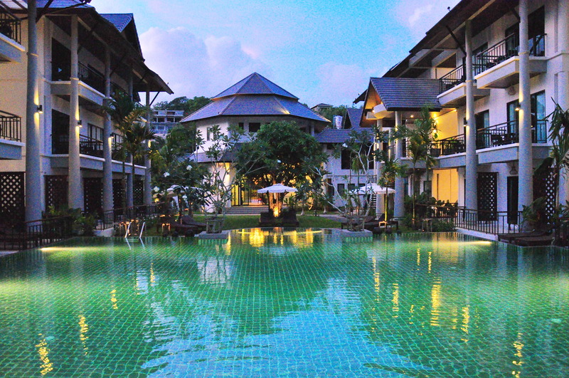 Navatara Phuket Resort SHA Extra+ - Havuz