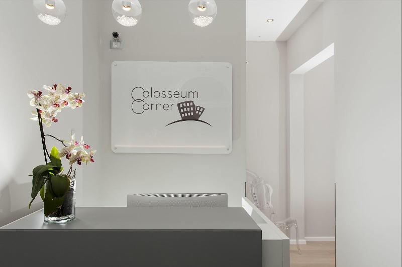 Colosseum Corner - Lobi