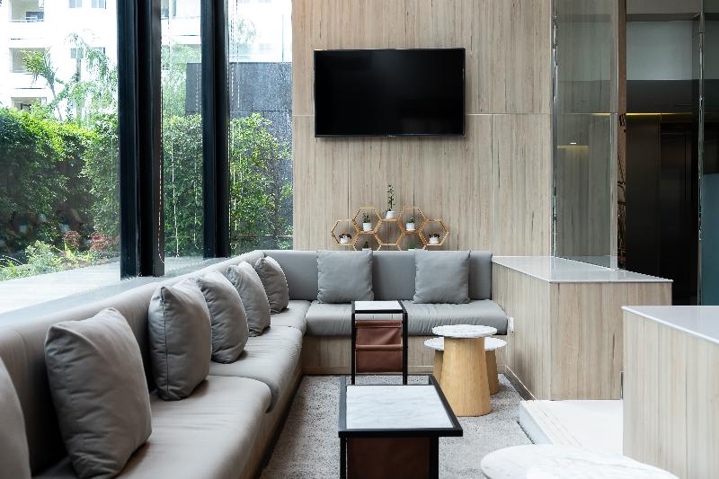Aster Hotel and Residence by At Mind - Lobi