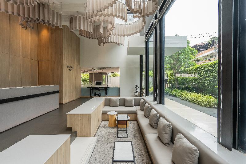 Aster Hotel and Residence by At Mind - Lobi
