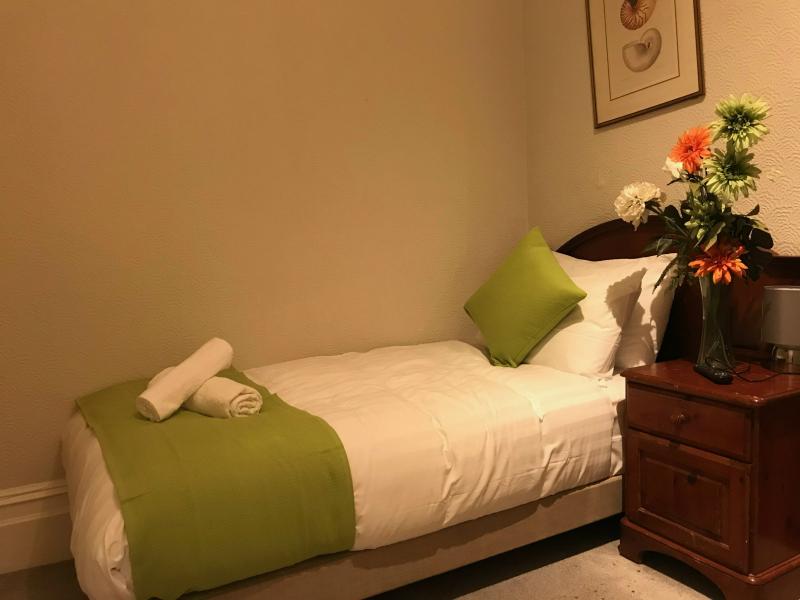Pearl and Pebbles Hotel - Oda