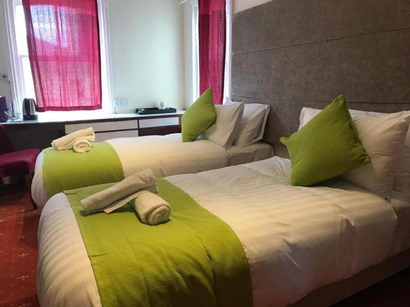Pearl and Pebbles Hotel - Oda