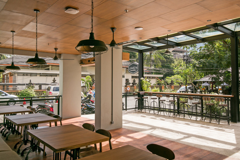 Zest Legian by Swiss-Belhotel International - Bar