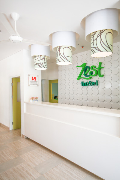 Zest Legian by Swiss-Belhotel International - Lobi