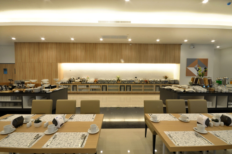 J Inspired Hotel Pattaya (SHA Extra Plus) - Restoran