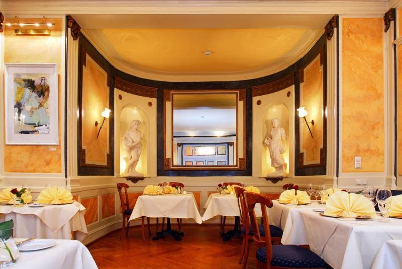 Radisson Blu Hotel Schwarzer Bock - Genel