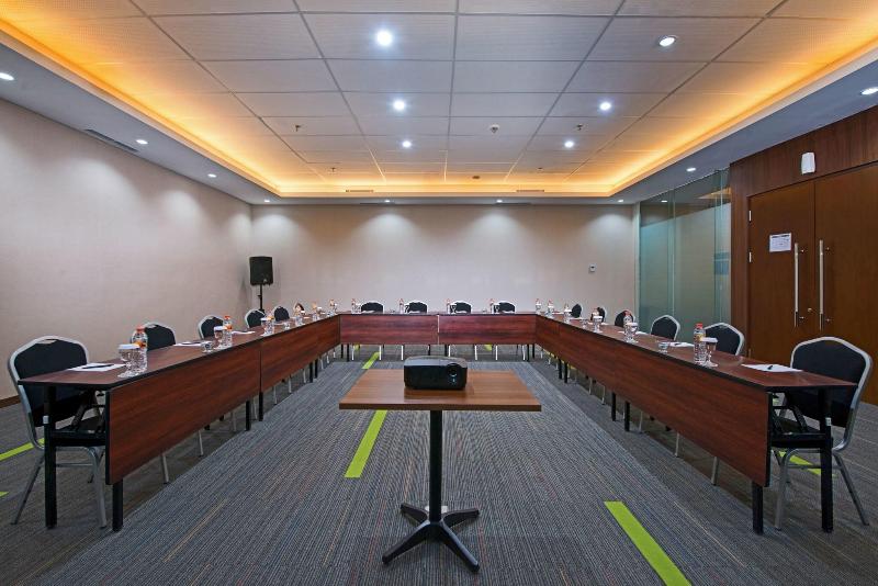 Grand Whiz Poins Square Simatupang - Toplantı