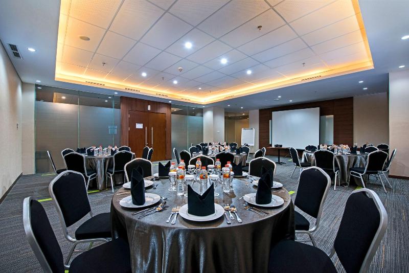 Grand Whiz Poins Square Simatupang - Toplantı