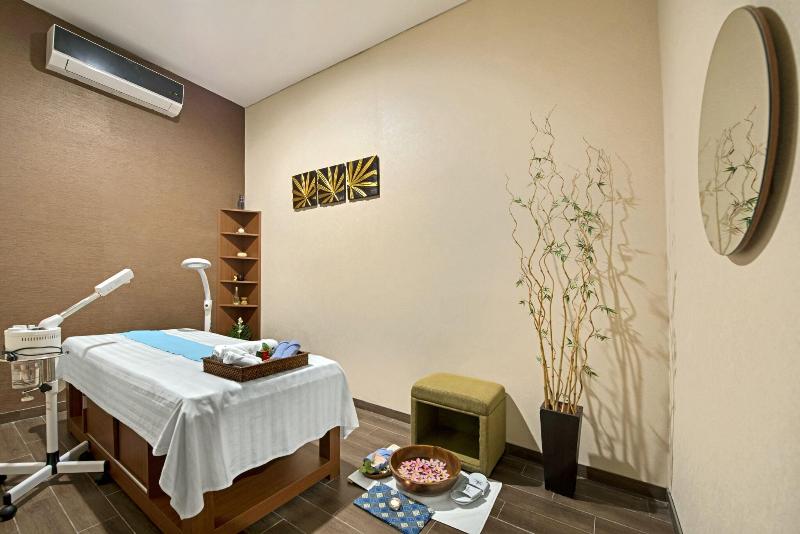 Grand Whiz Poins Square Simatupang - Aktivite