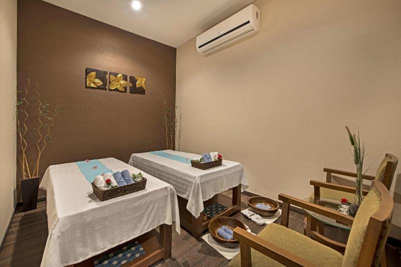 Grand Whiz Poins Square Simatupang - Aktivite