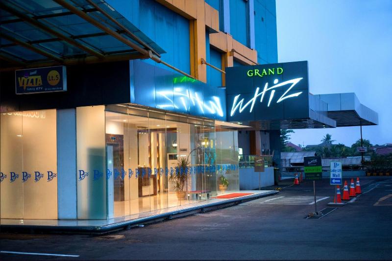 Grand Whiz Poins Square Simatupang - Genel
