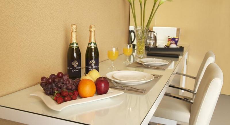 Grand Darmo Suite Hotel - Oda