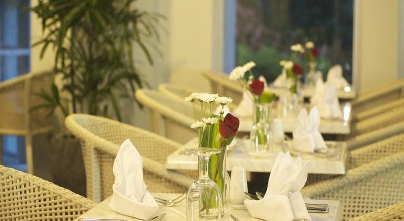 Grand Darmo Suite Hotel - Restoran