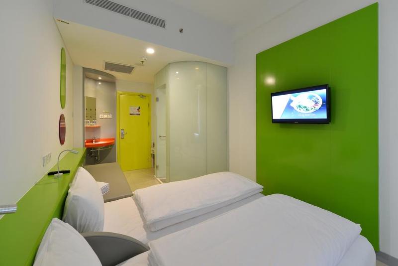 POP! Hotel Diponegoro Surabaya - Oda