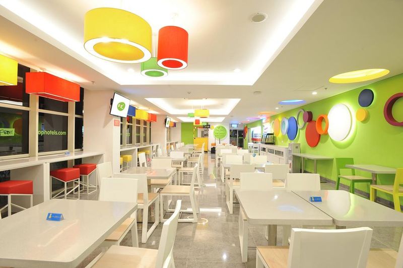 POP! Hotel Diponegoro Surabaya - Restoran