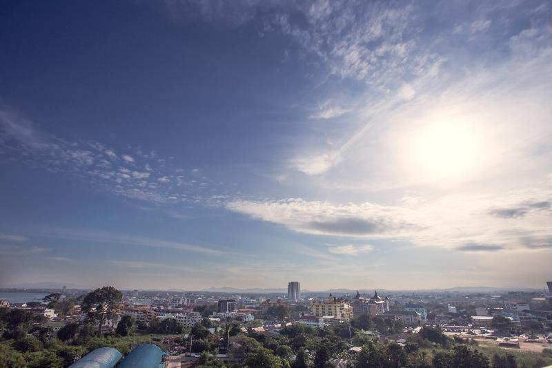 Golden Tulip Essential Pattaya Hotel - Plaj
