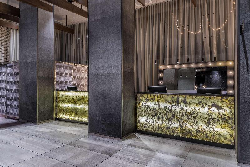 Doubletree by Hilton New York Times Square West - Lobi