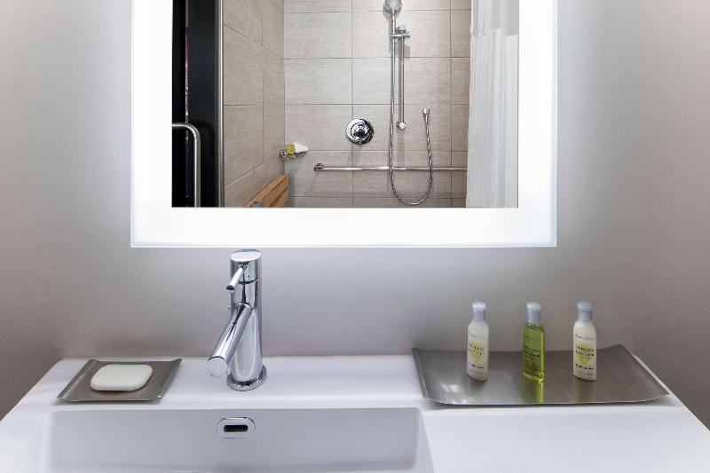 Doubletree by Hilton New York Times Square West - Oda