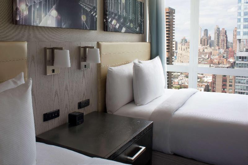 Doubletree by Hilton New York Times Square West - Oda