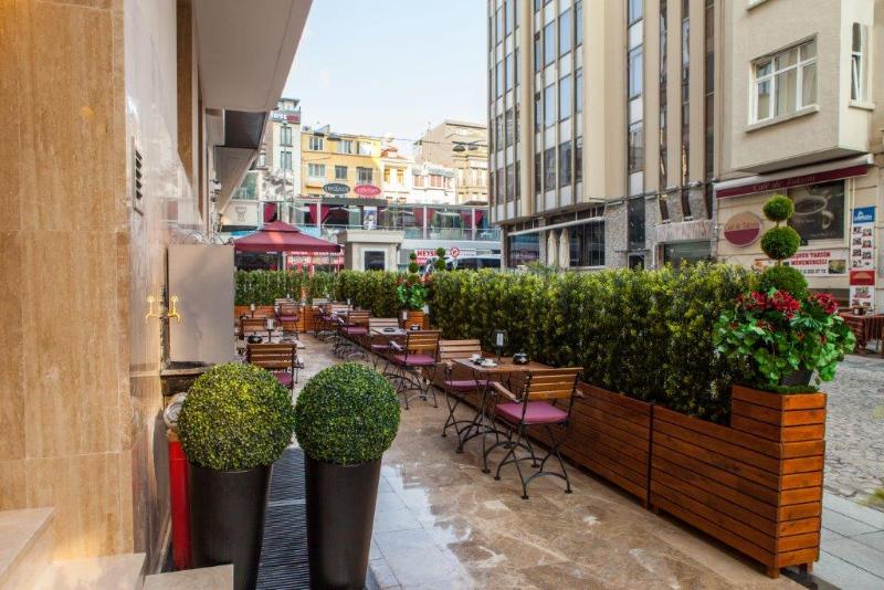 Ferman Hilal Hotel - Teras