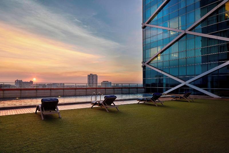 Fairfield by Marriott Surabaya - Havuz