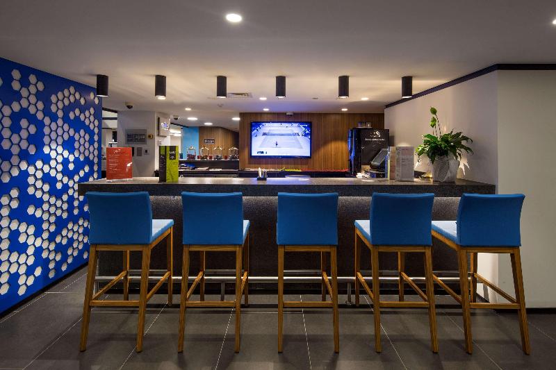 Hampton By Hilton Istanbul Kurtkoy - Bar