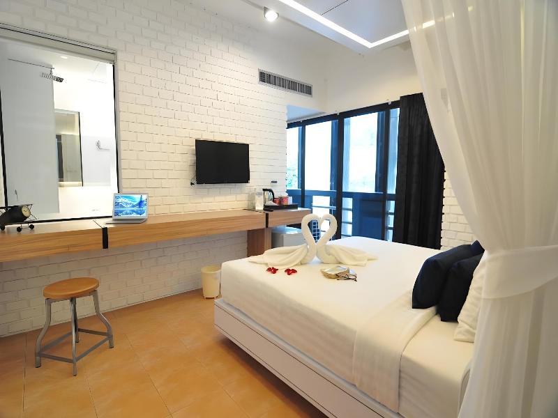 Forty Winks Phuket Hotel - Oda