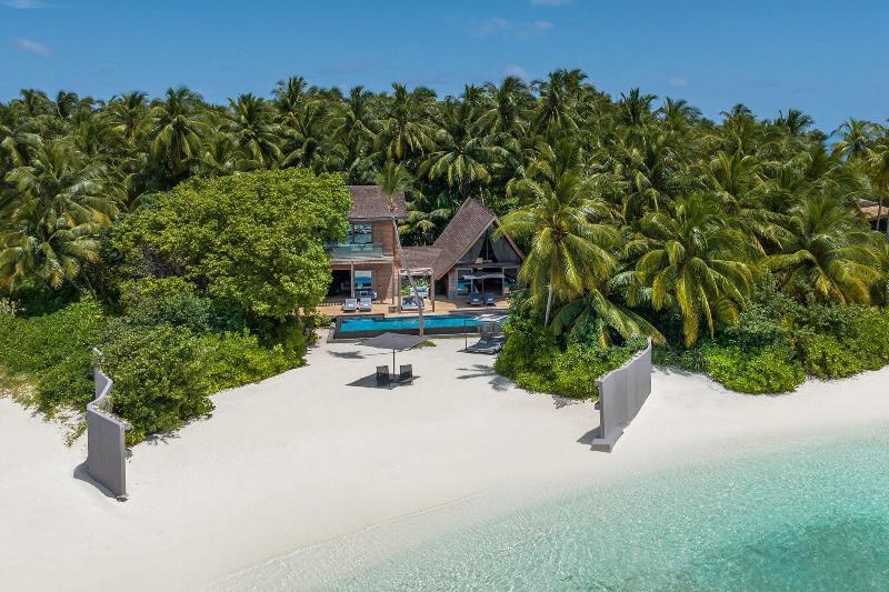 The St. Regis Maldives Vommuli Resort - Plaj