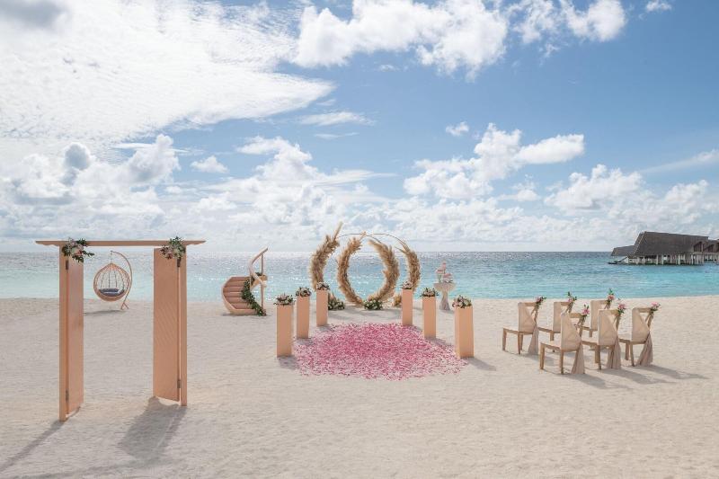 The St. Regis Maldives Vommuli Resort - Plaj